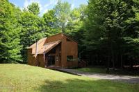 145 Fawnwood Dr, Greentown, PA 18426