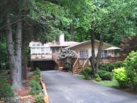 999 Forest Ln, Lake Ariel, PA 18436