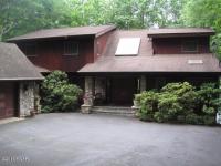 432 Canoebrook Dr, Lords Valley, PA 18428
