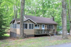 34 Forest Dr, Lakeville, PA 18438
