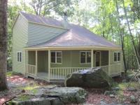 104 Pike Ln, Lackawaxen, PA 18435