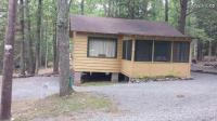 11 4th St, Hawley, PA 18428