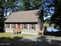 59 W Shore Dr, Hawley, PA 18428