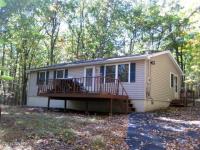 140 Stone Dr, Hawley, PA 18428