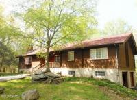 104 Pond View Ln, Greentown, PA 18426