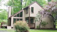216 Rocky Mountain Dr, Greentown, PA 18426