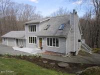 104 Sheridan Rd, Hawley, PA 18428