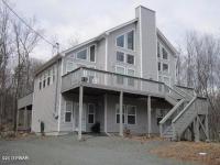 315 Powderhorn Dr, Lackawaxen, PA 18435