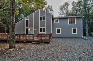 116 Daffodil Dr, Newfoundland, PA 18445