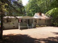 335 E Shore Dr, Hawley, PA 18428