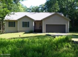 121 Andrea Ln, Hawley, PA 18428