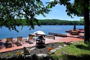 1538 Lakeview Dr, Lake Ariel, PA 18436