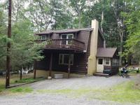 100 Pumphouse Ct, Greentown, PA 18426
