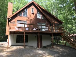 1585 Woodcrest Ln, Lake Ariel, PA 18436