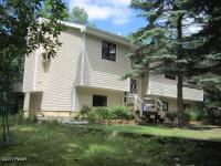 163 Powderhorn Dr, Lackawaxen, PA 18435