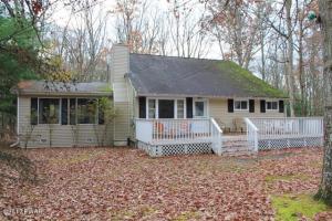 16 6th St, Hawley, PA 18428