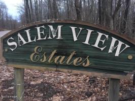 60 Oak Ln, Waymart, PA 18472