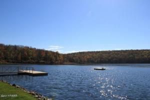 29 Maple Ln, Lake Ariel, PA 18436