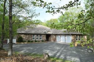 1415 Dewberry Dr, Hawley, PA 18428