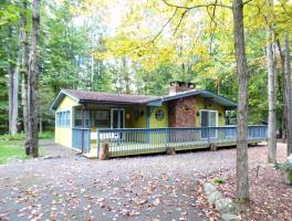 306 Parkwood Dr, Lake Ariel, PA 18436