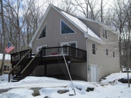 105 Red Breast Ln, Lackawaxen, PA 18435