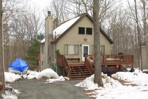113 Pebble Rock Rd, Lackawaxen, PA 18435