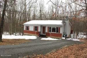 106 Chickadee Ct, Hawley, PA 18428