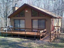 1462 Woodcrest Ln, Lake Ariel, PA 18436