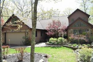 1410 Dewberry Dr, Hawley, PA 18428