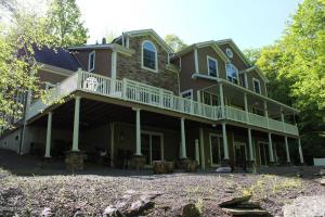 463 Finn Swamp Rd, Lakeville, PA 18438