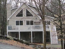 1010 Mustang Rd, Lake Ariel, PA 18436