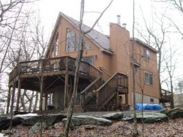 107 Overlook Ct, Lackawaxen, PA 18435