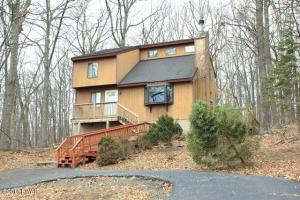 131 Forest Ridge Dr, Hawley, PA 18428