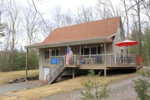 194 Woodledge East Lake Dr, Hawley, PA 18428