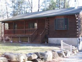 102 Sunfish Ln, Greentown, PA 18426