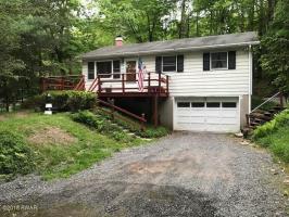 124 Al Wa Da Cir, Greentown, PA 18426