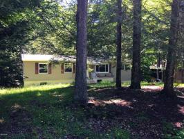 1042 Rolling Hills Dr, Lake Ariel, PA 18436