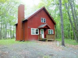 132 Rodeo Dr, Lords Valley, PA 18428