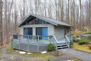 5 Beech Ln, Lake Ariel, PA 18436