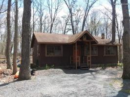 140 Heritage Dr, Lackawaxen, PA 18435