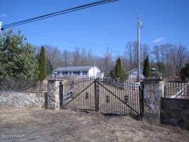 216 Bidwell Hill Rd, Lake Ariel, PA 18436