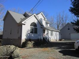 110 Rainbow Dr, Lackawaxen, PA 18435