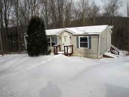 19 Moon Rd, Moscow, PA 18444
