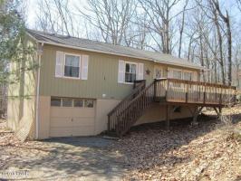 120 Log Cabin Dr, Lackawaxen, PA 18435