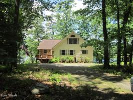 371 Falling Waters Blvd, Lackawaxen, PA 18435