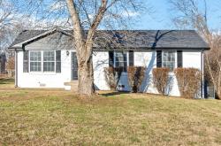 1904 Roan Dr Clarksville, TN 37042