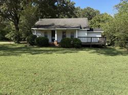21625 Seminary St Hollow Rock, TN 38342