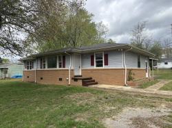 407 Oakwood Rd Tullahoma, TN 37388