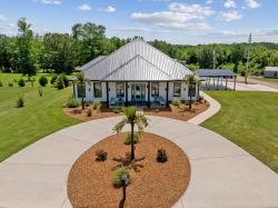 318 Yarbro Harbor Dr Decaturville, TN 38329