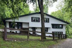 2440 Center Point Rd Hendersonville, TN 37075